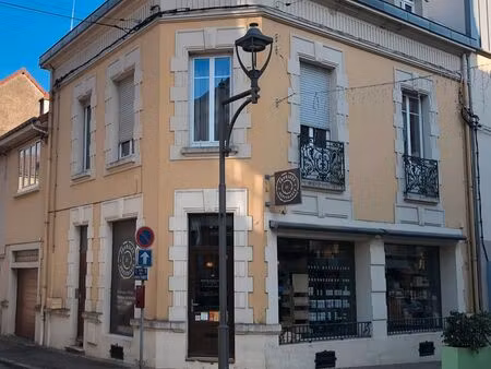 maison : appartement (avec garage) + commerce séparé