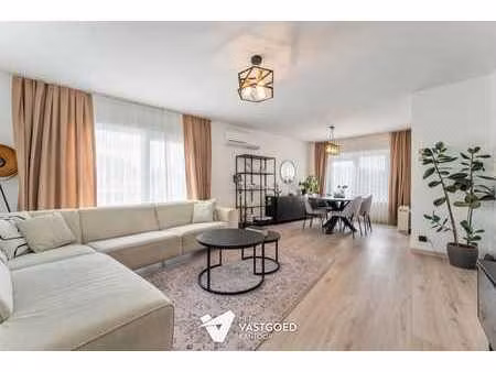 recent gerenoveerd appartement (95m²) met 2 slaapkamers te a