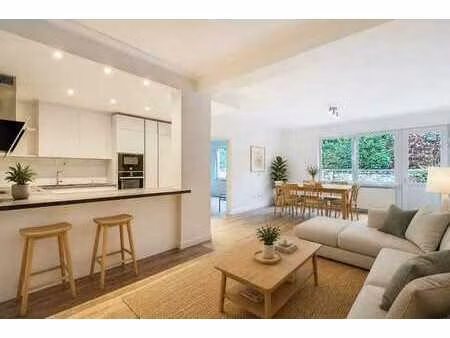 ensemble immobilier avec appartement  rez commercial et gara