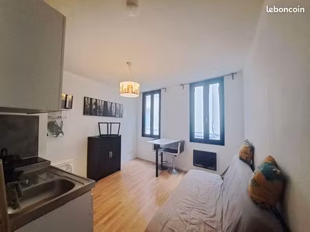 meublé de 17 + 9 m2 - rénové  en 1er etage  centre ville