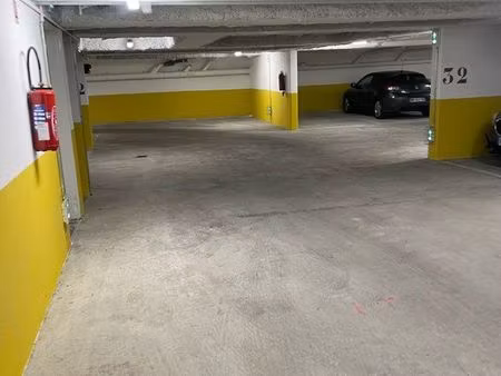 parking à louer guyancourt villaroy