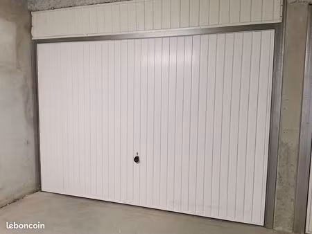 loue garage avec télécommande centre istres