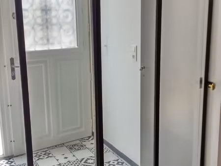 très bel appartement dans maison de ville avec garage attenant