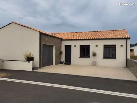 location maison septembre à juin ■4 chambres 2 salle de baipns entretien bois et synthétiq