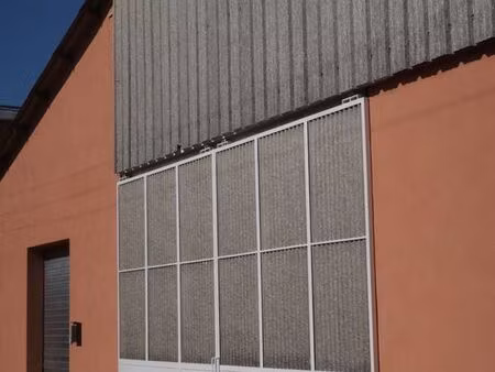 entrepôt de 300 m² / local / stockage / hangar / aire de retournement de 800 m2