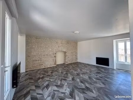 maison centre chef boutonne 85 m2 2 chambres