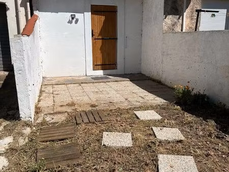 maisonnette t2 meublée avec jardinet et cour