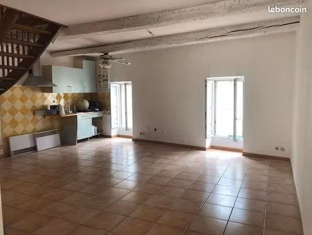 t4 de 90m2 centre de cabannes 2 places de parking