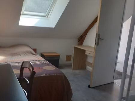 chambre dans maison. charges comprises