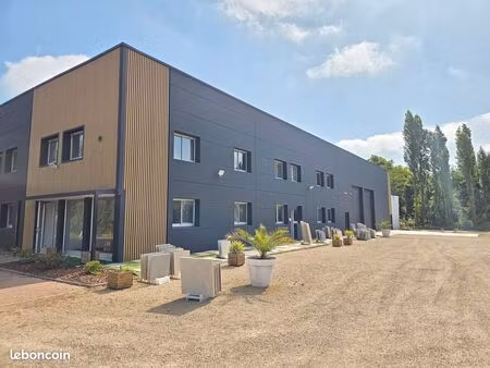 local 330 m² - direct n165 vannes- theix