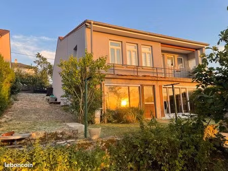 maison 6 pièces avec jardin  idéalement située dans un lotissement calme à deux pas des éc