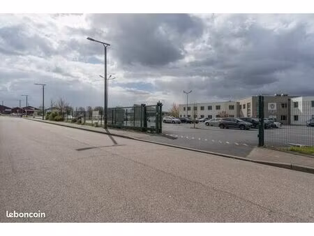 ennery | immeuble de bureaux 531 m² – divisible dès 263 m² – parking env. 40 places