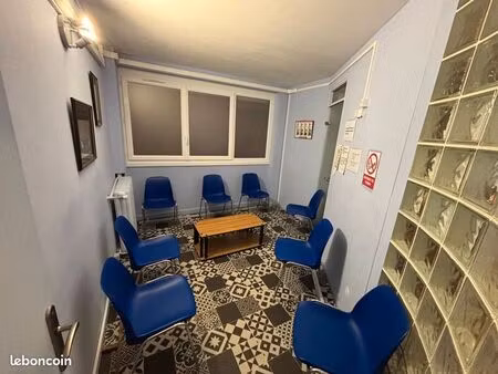 bureau 68 m²