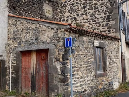 garage / local en pierre – gergovie (63670)