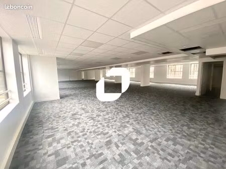 bureaux 886 m²