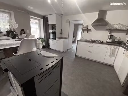 sur une parcelle de 490 m²  ensemble de deux maisons séparées