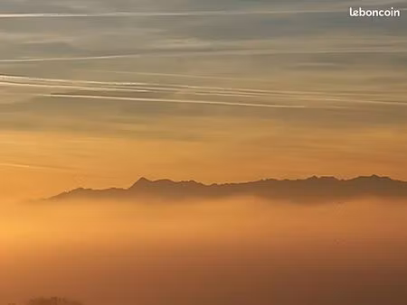 local/ bureau vue pyrenees