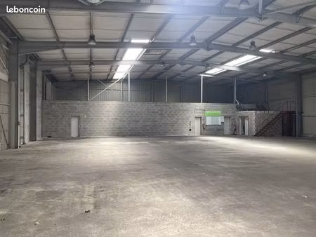 entrepôt 900 m² ascain