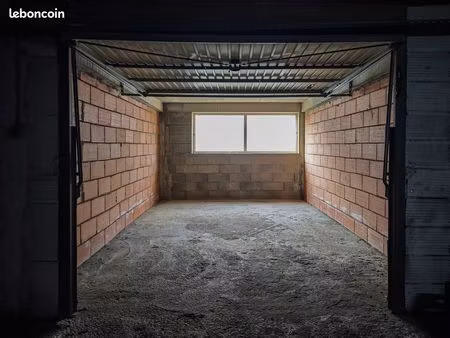 garage fermé (box) de 16 m² à vendre à canet plage