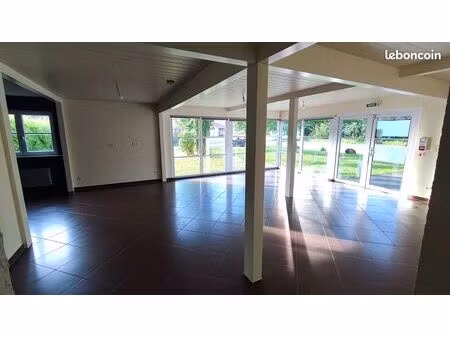 local professionnel / showroom – 93 m² – saint-pierre (67140)