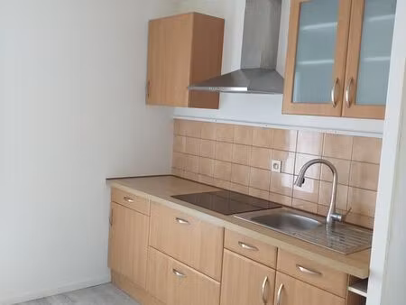 loue appartement 2p. de 48m2 + garage + place de parking + cave