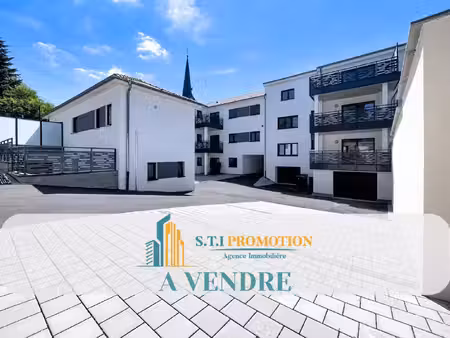 appartement t4 de 100 m2 avec terrasse  garage et parking