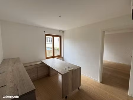 local professionnel 40 m² – 3 bureaux – rénové