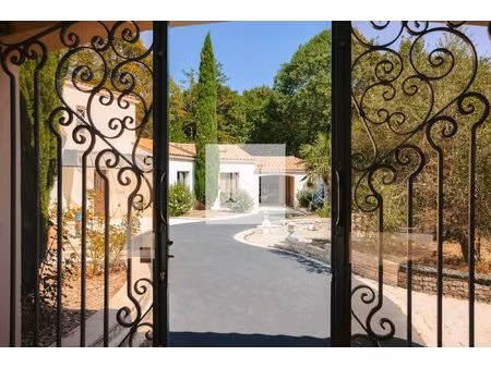 maison de plain-pied 200 m² avec studio et terrain de 1 984 m²