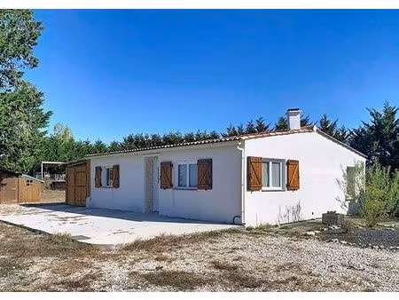 a vendre en exclusivité  maison de plain pied d'environ 65m²  située saint denis du payre 