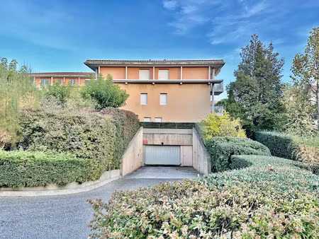 location parking 12.5 m² à aix-en-provence (13090)  105 €