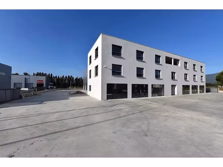 location locaux professionnels 3 pièces 91 m² à lucciana (20290)  1 235 €