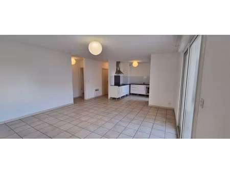 location : appartement 3 pièces (70 m²) à lucciana