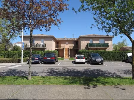 beau t2 de 47 m² terrasse parking