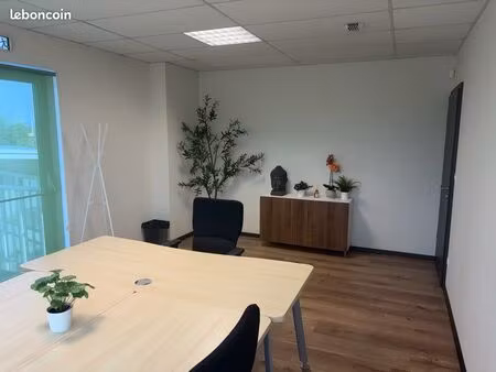 bureau individuel meublé de 23 m2 dans centre d’affaires  à deux minutes à pieds de la gar