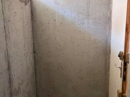 cave en rez-de-chaussée