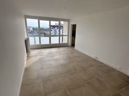 avenue de la plaine – t3 meublé de 70 m² entièrement rénové – vue panoramique