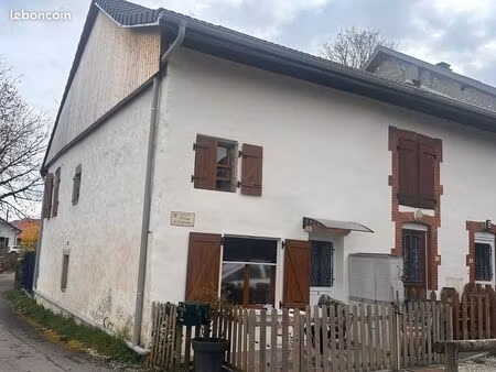 appartement dans maison de village