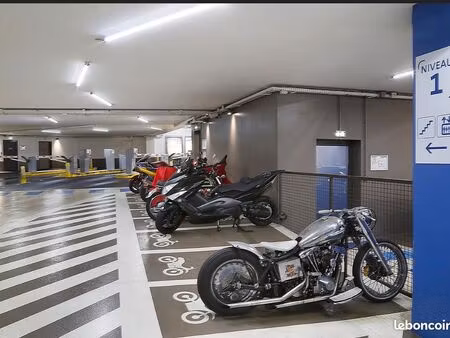 place de parking moto