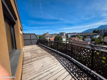 t2 avant dernier étage avec terrasse et garage