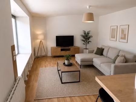 appartement t2 48m² rénové – parking – loué
