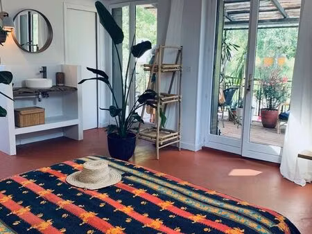 studio rénové avec grande terrasse