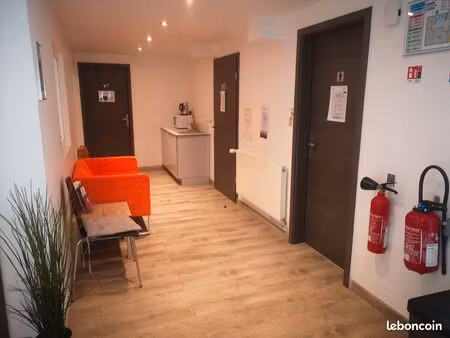 bureau 24 m² à louer – parking inclus – accès 24h/24 – proche ciné léman
