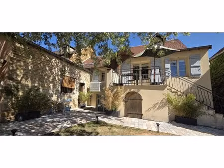 maison récemment restaurée dans un des plus beaux villages du clunysois