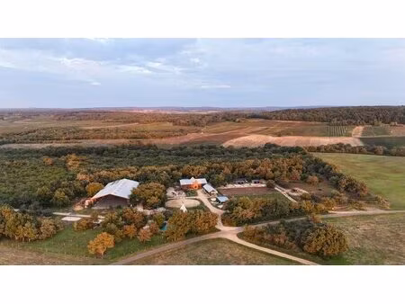 propriété équestre unique en france sur les hautes côtes de nuits-saint-georges