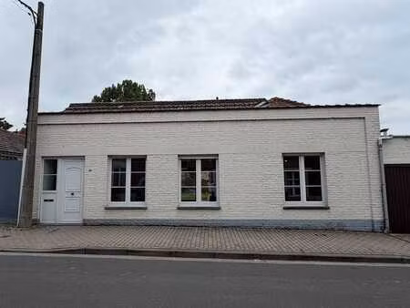 jolie maison plain-pied de 3 chambres avec terrasse et jardi