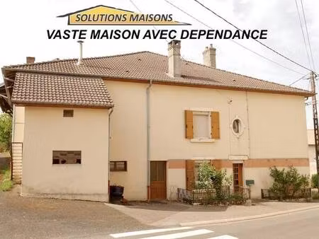 vaste maison de village avec dependance