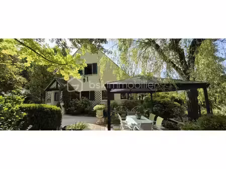 maison de 251 m² à villeneuve-sur-bellot