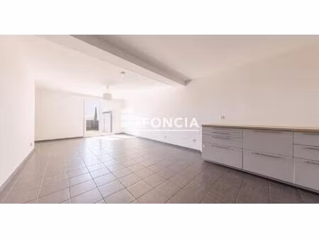 maison récente de 2012 t4 de 88 m² avec terrasse