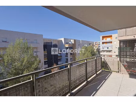 à louer - t2 de 47 m² avec grand balcon et parking - secteur pierres vives