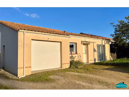 maison de plain-pied avec 3 chambres et garage attenant